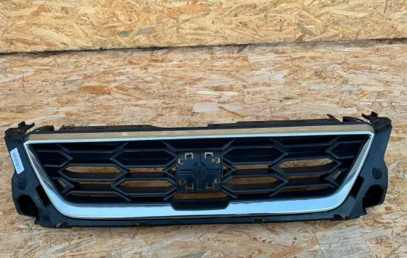 Seat Ibiza V (KJ) Front bumper upper radiator grill 6F0853654F