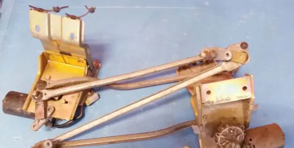 Nissan Trade Front wiper linkage and motor