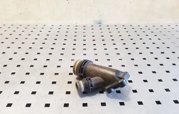 BMW 5 E39 Engine coolant pipe/hose 11122247744 2247744