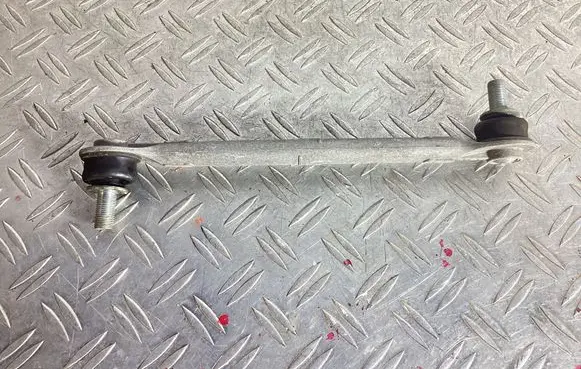 Lexus NX Front anti-roll bar/stabilizer link 