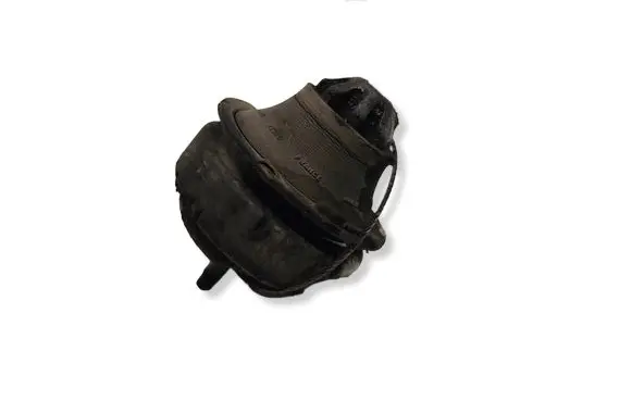 Volvo XC90 Engine mount bracket 8683936