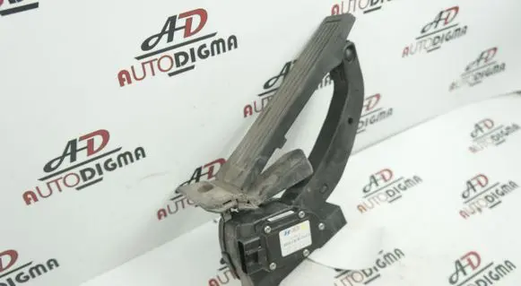 KIA Optima Accelerator throttle pedal 327273R300