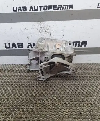Nissan Juke I F15 Gearbox mount 8200277203