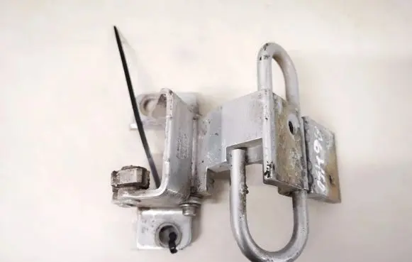 Audi A4 S4 B5 8D Rear door lower hinge 4a0833412c