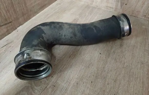 Volkswagen Touran I Engine coolant pipe/hose