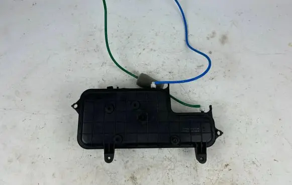 Mercedes-Benz E AMG W212 Vacuum air tank A0008002719 PA66GF35 4011774A