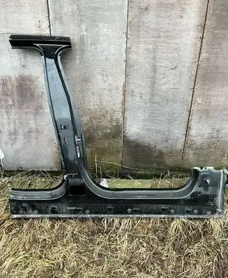 BMW 2 F46 Front sill (body part) 