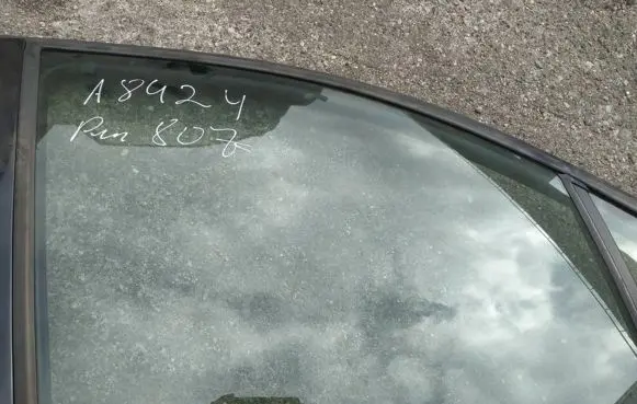 Peugeot 807 Front door window glass four-door