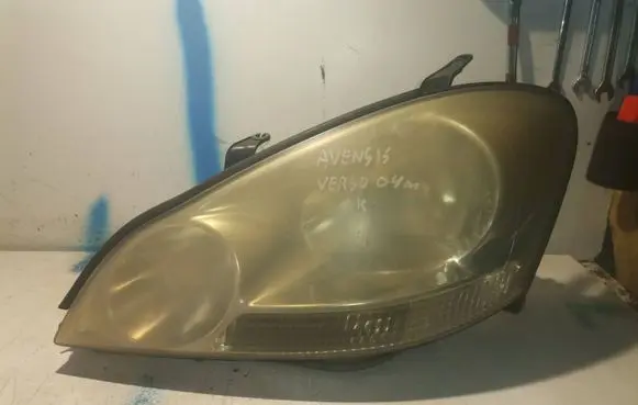 Toyota Avensis Verso Headlight/headlamp