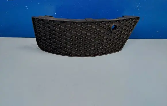 Mercedes-Benz GL X166 Quarter panel pressure vent 1668851153