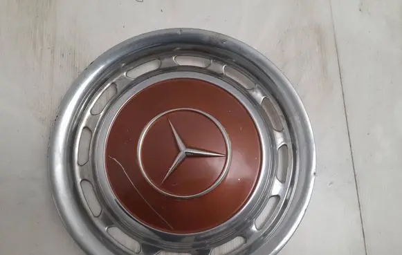 Mercedes-Benz 250 280 W108 R14 wheel hub/cap/trim A1.8