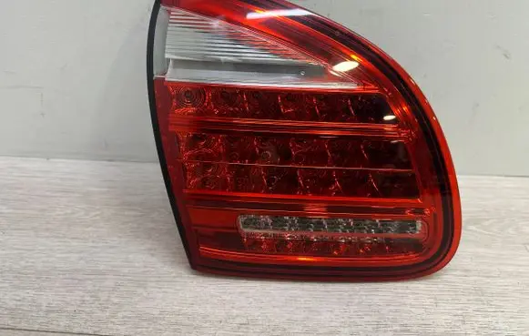 Porsche Cayenne (92A) Tailgate rear/tail lights 7P5945093L