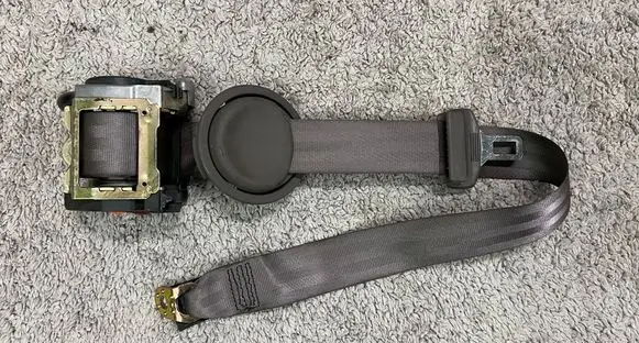 Audi A8 S8 D2 4D Rear seatbelt 566207101