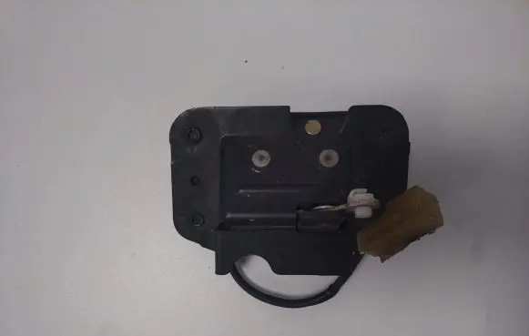 Toyota Land Cruiser (J100) Loading door lock 6935060120