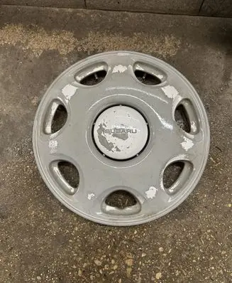 Subaru Impreza I R14 wheel hub/cap/trim 