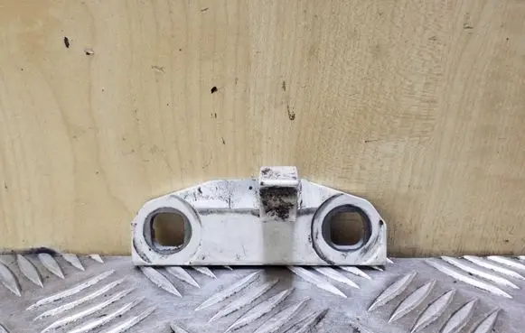 Volvo XC70 Rear door lower hinge
