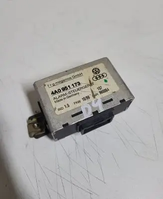 Audi A4 S4 B6 8E 8H Alarm control unit/module 4A0951173 960064