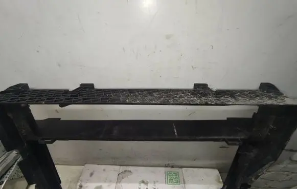 BMW 5 E60 E61 Radiator support slam panel bracket F6416