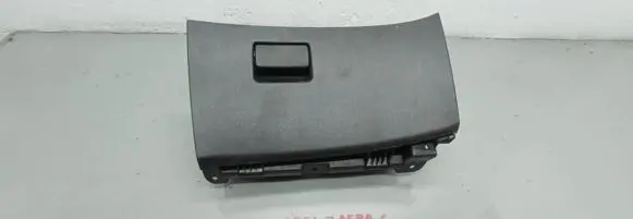 Opel Zafira C Glove box