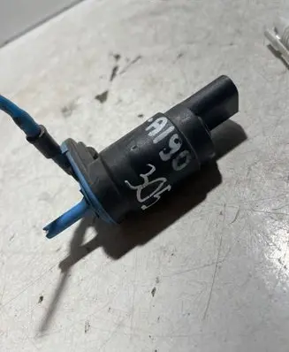 Mercedes-Benz A W169 Windscreen/windshield washer pump 2108611021