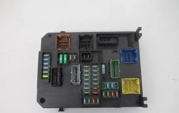 Peugeot 308 Comfort/convenience module 9806687880 BSIQ0301