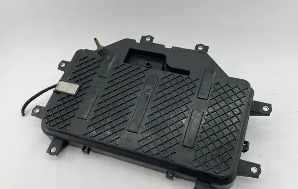 Volkswagen Touareg I Battery box tray 7L6915333C