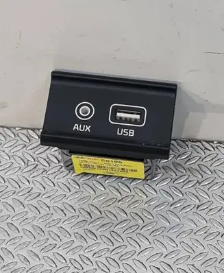 KIA Sportage AUX in-socket connector 96120C5100 C5100