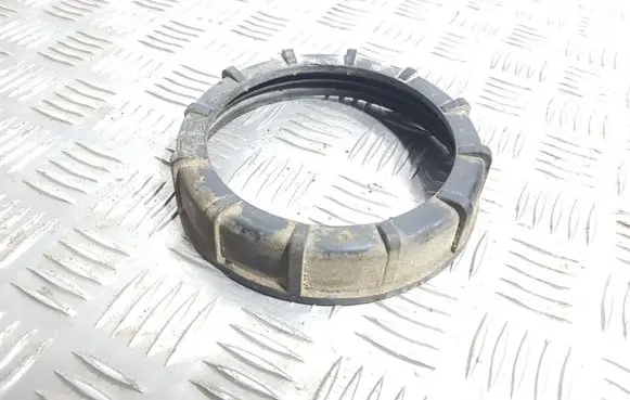 Volkswagen PASSAT B5 In tank fuel pump screw locking ring/nut 