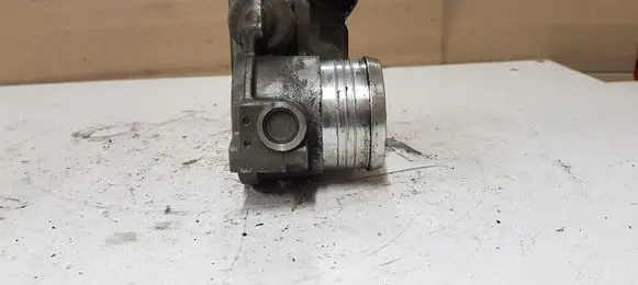 Ford Focus Throttle valve 9M5Q9E926AA A2C83077300