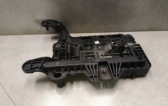 Volkswagen Caddy Battery tray 1K0915333