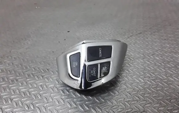 Steering wheel buttons/switches