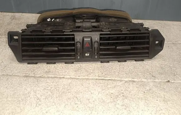 BMW 5 E60 E61 Dash center air vent grill 6910734