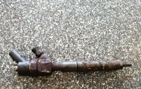 Mercedes-Benz A W168 Fuel injector 0445110116 A6680700987