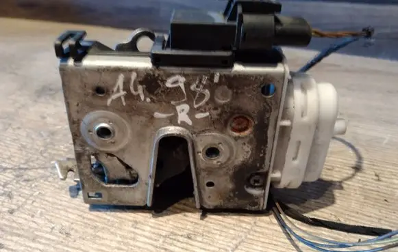 Audi A4 S4 B5 8D Rear door lock 8D1837015E