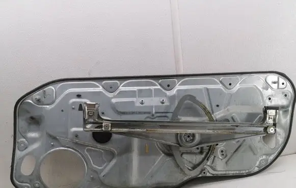 Volvo C30 Front door electric window regulator 8679978