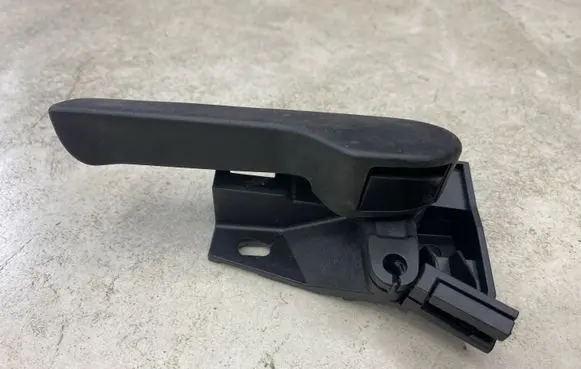 Volkswagen PASSAT B6 Engine bonnet (hood) release handle 1J1823533C