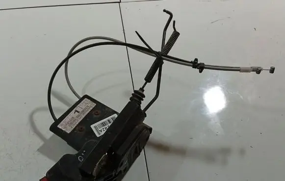 KIA Sportage Front door lock 813101F010