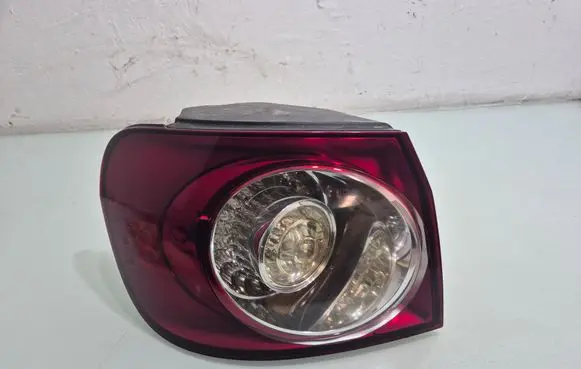 Volkswagen Golf Plus Rear/tail lights 5M0945095N