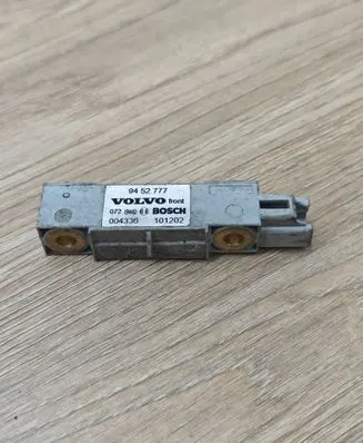 Volvo V70 Airbag deployment crash/impact sensor 9452777 101202 004336