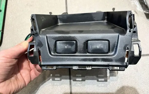 Suzuki Vitara (LY) Seat heating switch 7382354P10