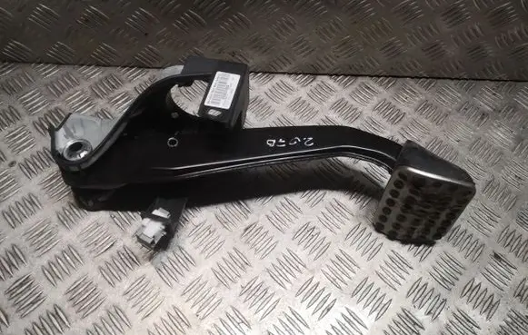 Mercedes-Benz E A207 Brake pedal 2042902301 A2042902301