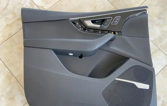 Audi Q7 4M Front door card panel trim 4M1867105D 4M1867105