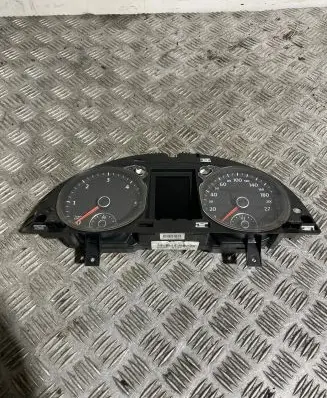 Volkswagen PASSAT B7 Speedometer (instrument cluster) 3AA920870A 038678 8Z6867990
