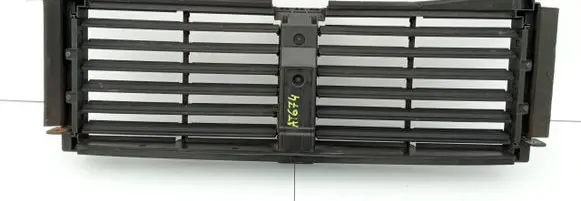 Opel Vivaro Radiator trim 620C43334R