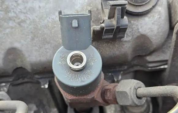 Renault Laguna II Fuel injector 7700111014 0445110021