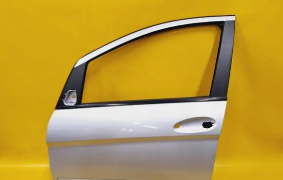 Mercedes-Benz B W245 Front door 