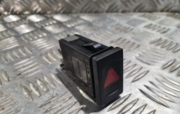 Volkswagen PASSAT B5 Hazard light switch