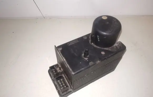 Mercedes-Benz C W202 Central locking vacuum pump 0132006344 2028001048