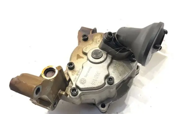 Volkswagen Golf VI Oil pump 03C103669E