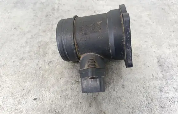 Audi A4 S4 B5 8D Mass air flow meter 06B133471